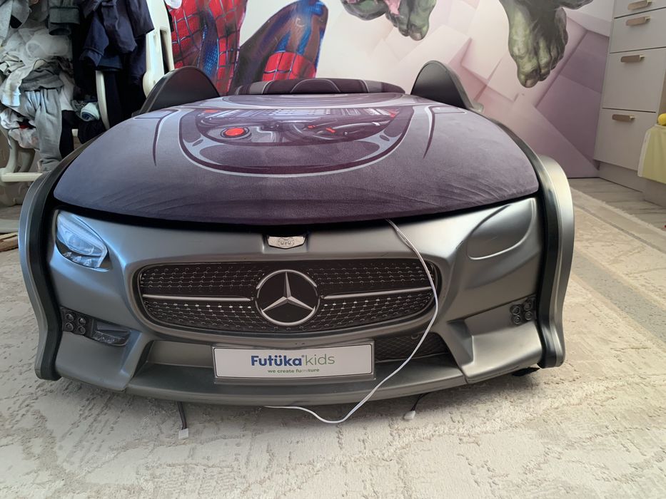 Детская кровать-машинка