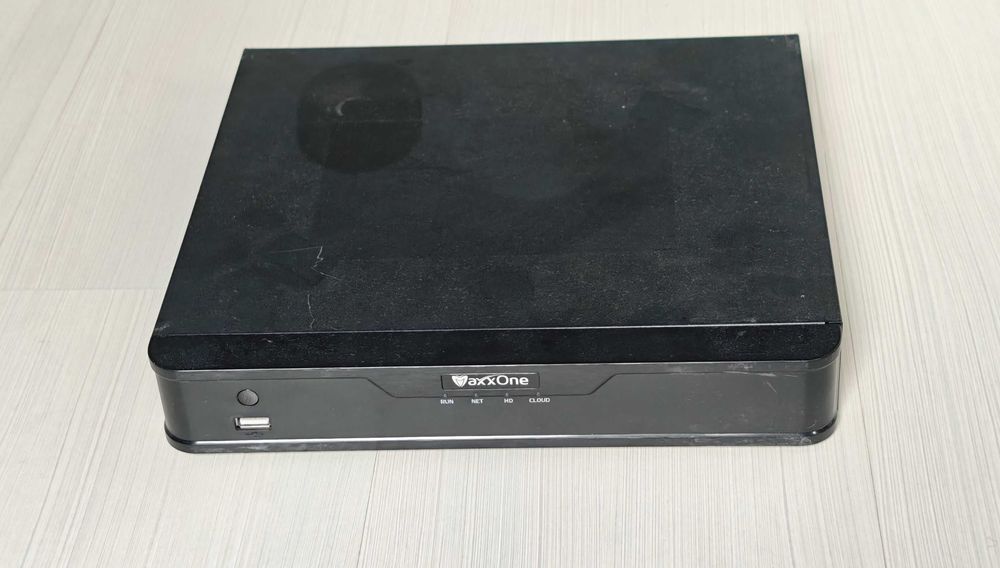 Хибриден DVR/NVR за до 4 аналогови или IP камери