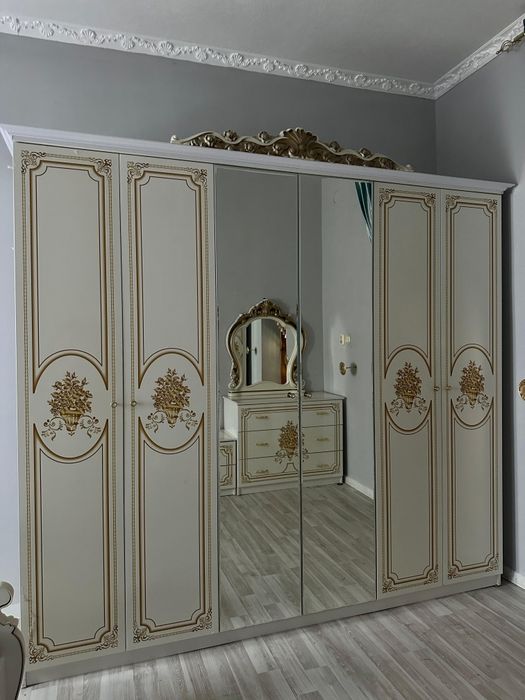 Спальный гарнитур