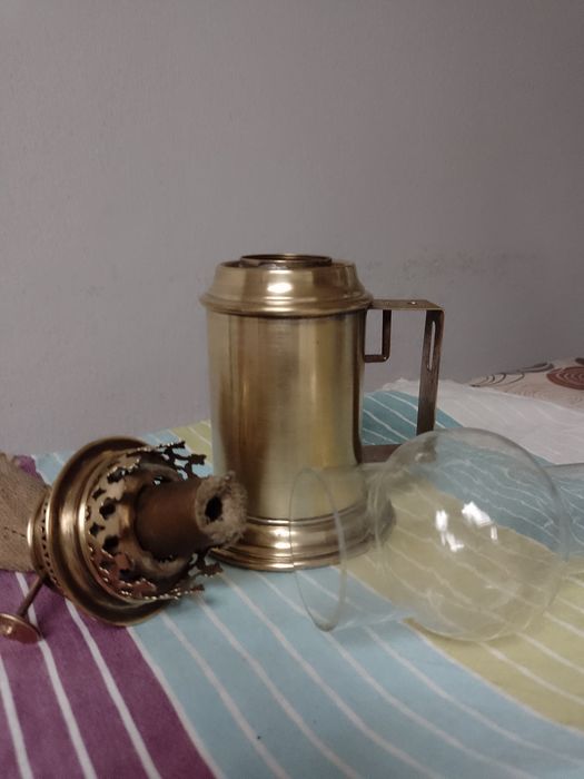 Lampă de iluminat cu petrol