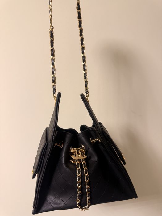 Geanta Chanel negru cu auriu