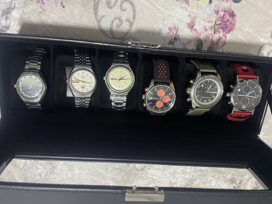 Vand sase ceasuri doua mecanice si patru cu baterii