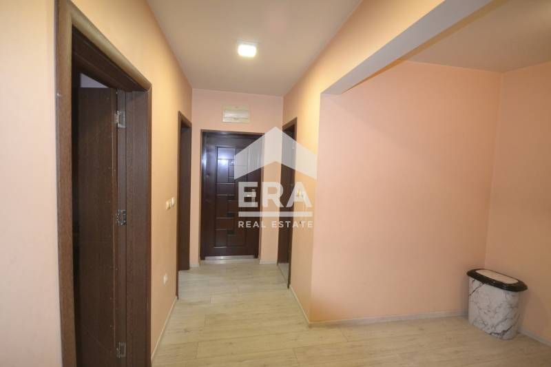 Продава се Тристаен апартамент в Хасково, Център - 100 кв.м за 1377 €/кв.м - Снимка #3