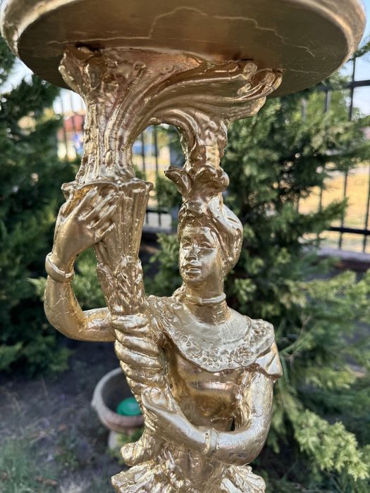 Postament din lemn, aurit