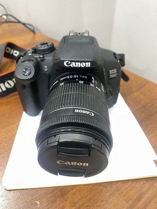 Canon EOS 700D с объективом EF-S 18-55 IS STM