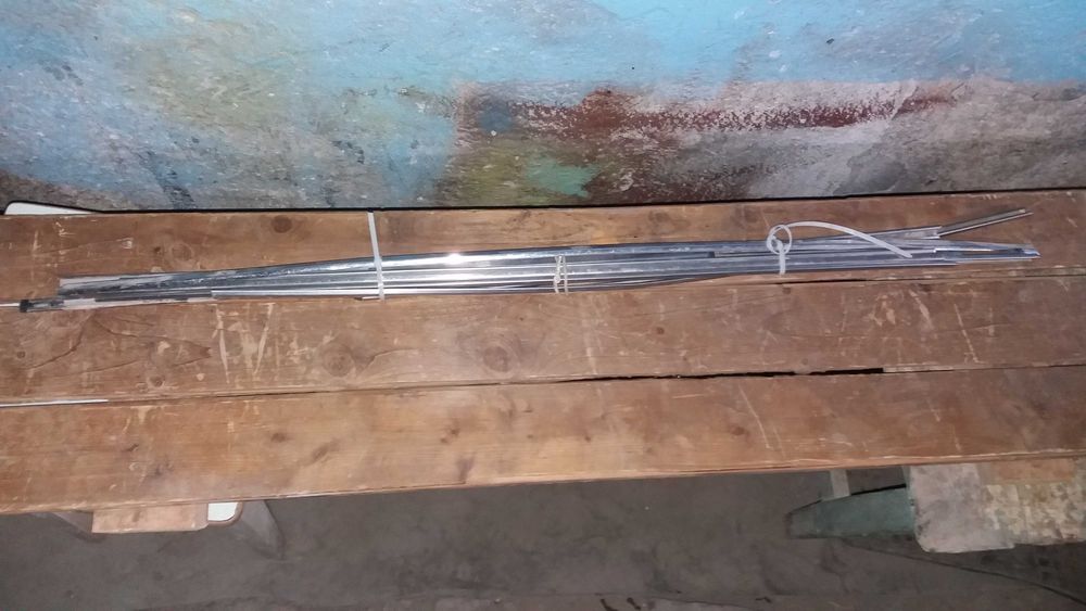 Продам молдинги .