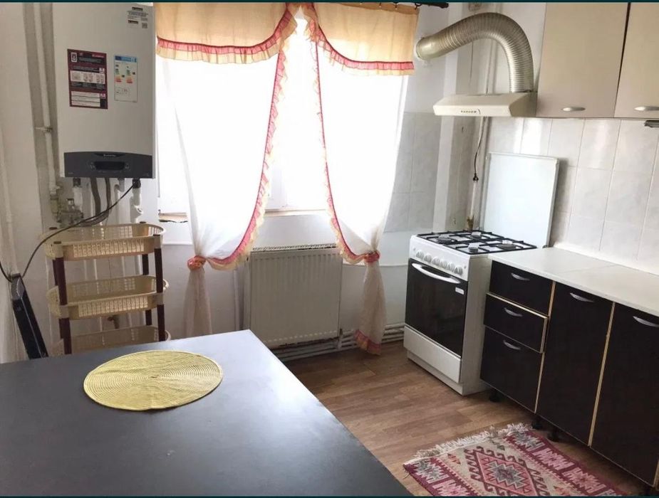 Inchiriez apartament 3 camere