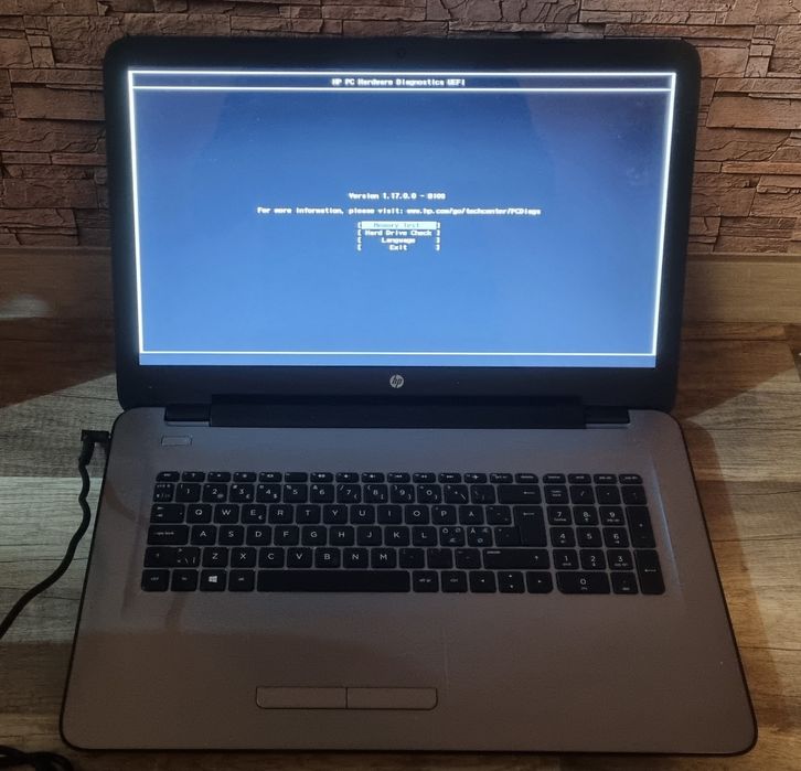 лаптоп HP Notebook модел 17-y001no