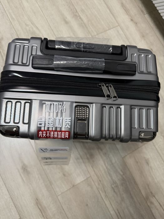 Чемодан S и L размера