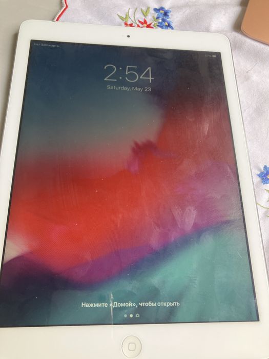iPad Air 64GB (Wi-Fi + Cellular)