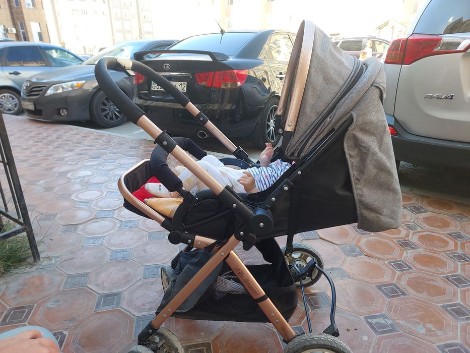 Коляску продам .