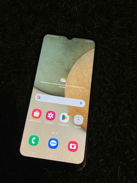 Продам Samsung A12 все работает идеально