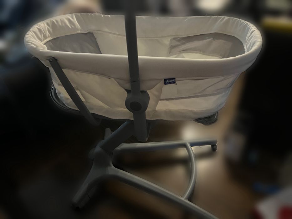 Бебешка кошара и стол 4 в 1 Chicco Baby Hug Air бяла