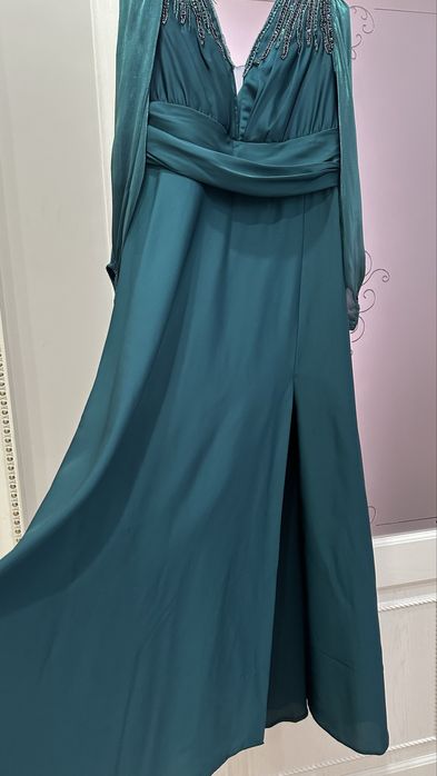 Платье вечернее, темно- зеленого цвета