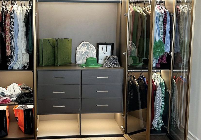 Современный шкаф в гардеробную