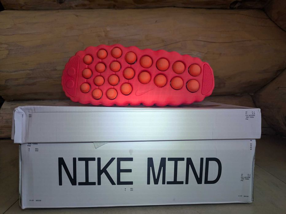 NIKE mind 001 "Solar Red" (44)