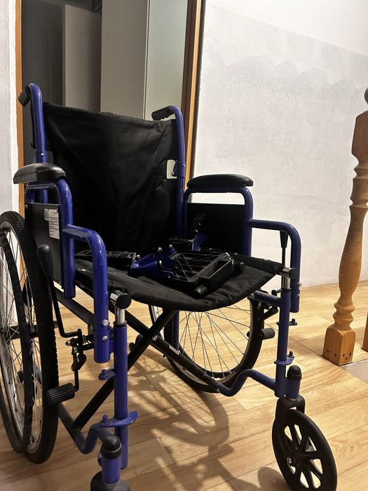 Срочно продаю инвалидную коляску!