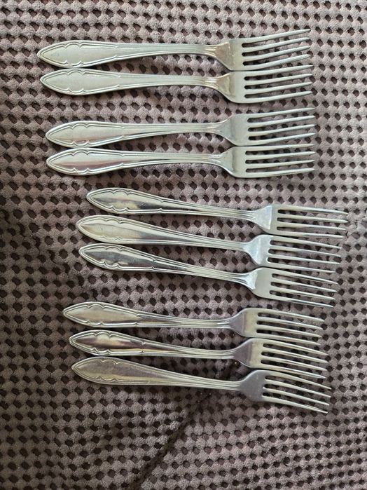 Прибори за хранене, вилици , лъжици и ножове