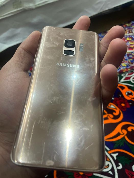 Samsung S9 64/4  ishlashi zor pul kere shunga sotilvotti