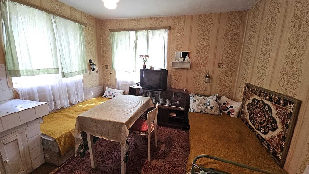 Двуетажна къща с гараж двор и пристройки Стамболийски