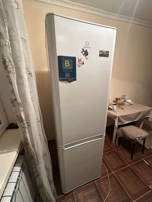 Холодильник Indesit
