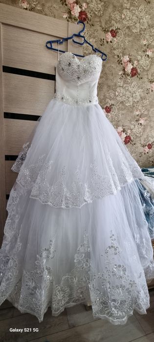 Продам срочно  свадебное платье
