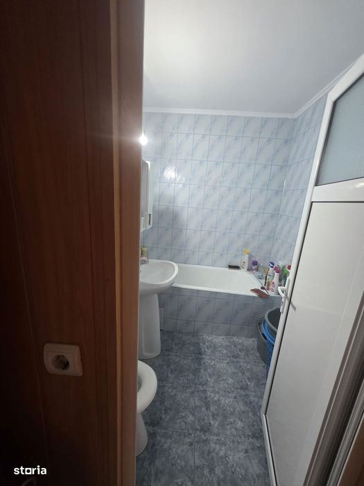 Apartament 3 camere Mioveni, et. 2 zona piata