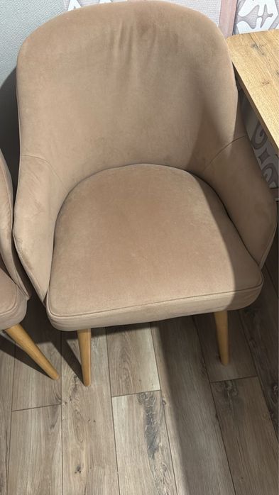 Стол и стулья для кухни