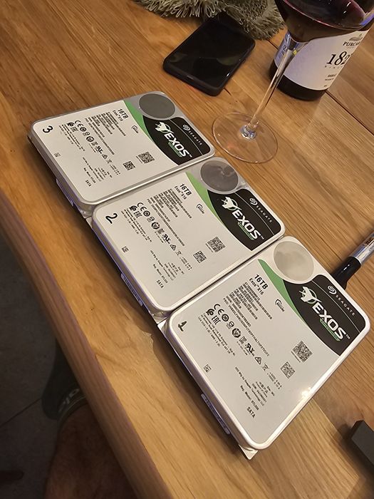 3 x hdd de 16TB fiecare Seagate Exos X16