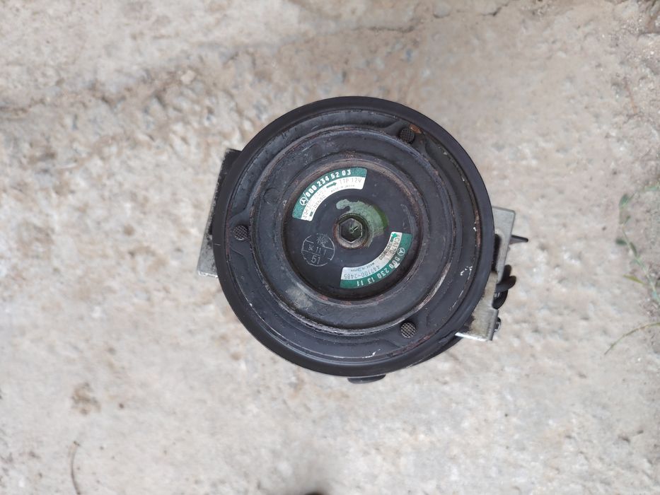 Продам компрессор кондиционера на Мерседес 111 мотор