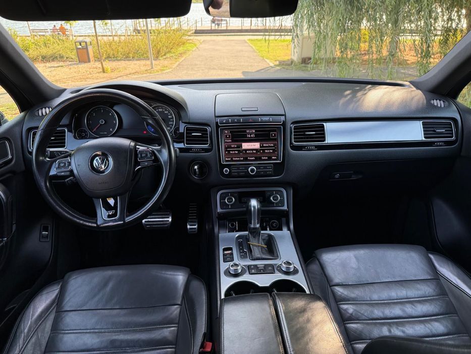 === Vând Volkswagen Touareg R-Line ===