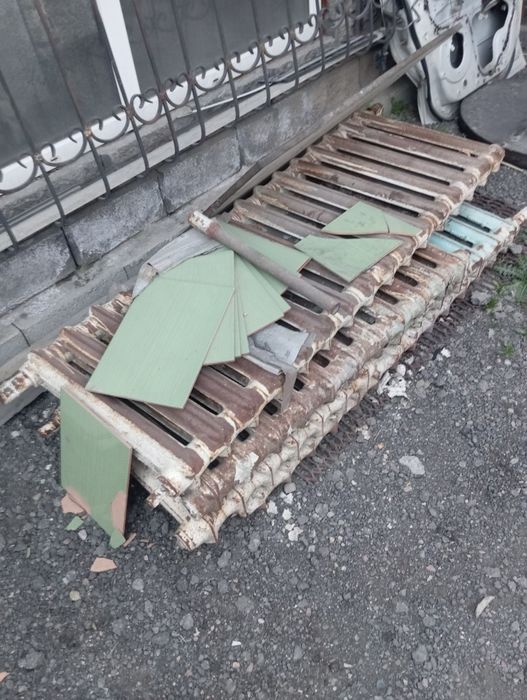 Продам стойки и забор готовый