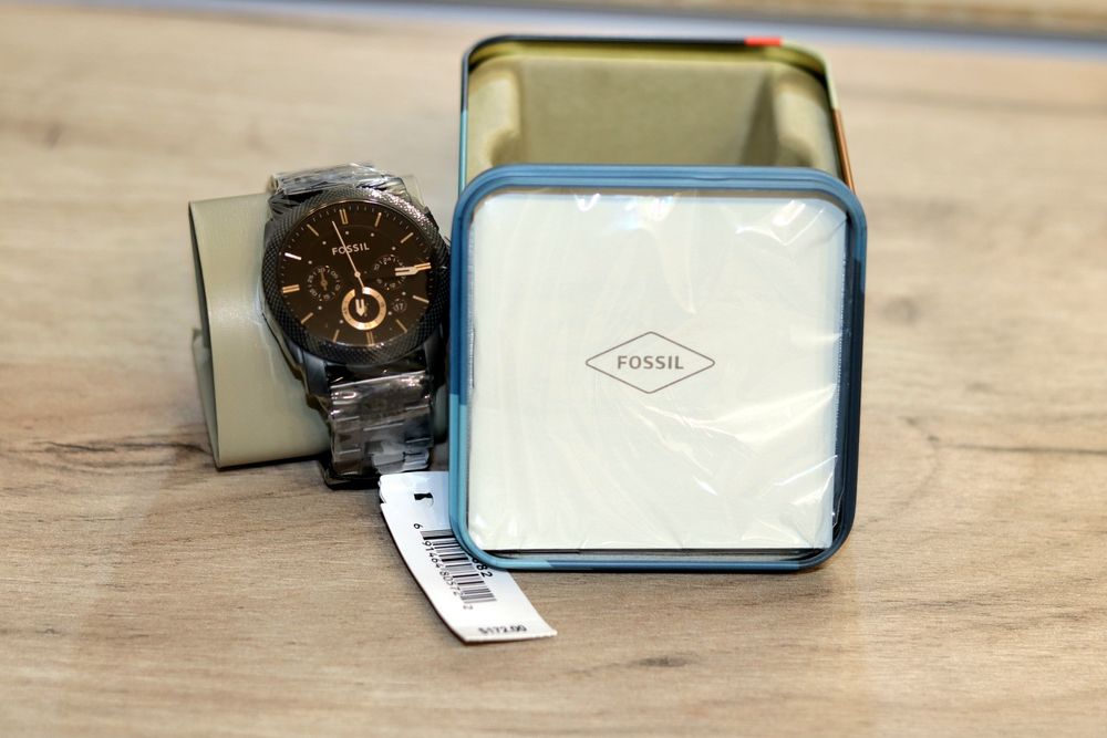 Fossil curea metalica, design elegant și modern