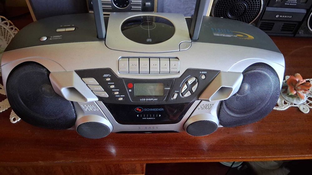 Radiocasetofon stereo cu CD Schneider