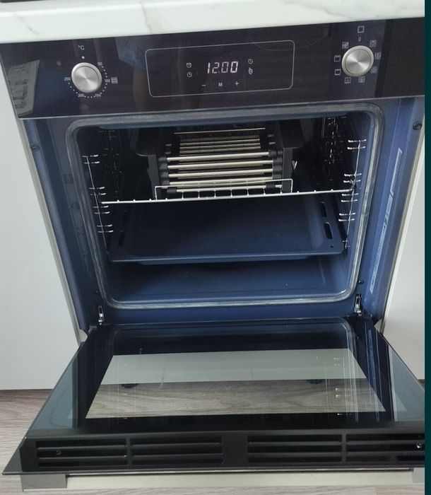 Продаю  новый духовку
