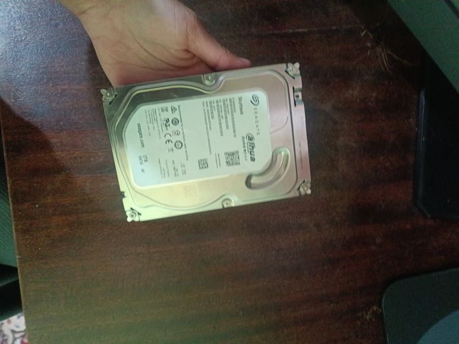 Жёсткий диск Seagate на 2TB.