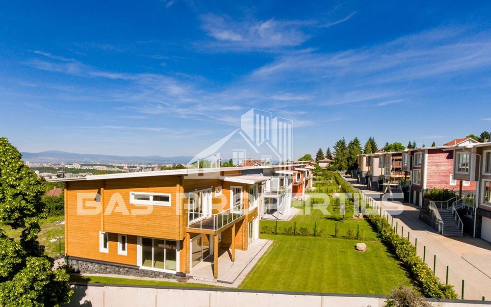 Продава се Къща в София, Бояна - 361 кв.м за 2095 €/кв.м - Снимка #1