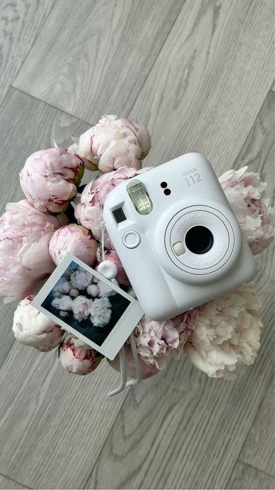 Продам Instax Mini 12