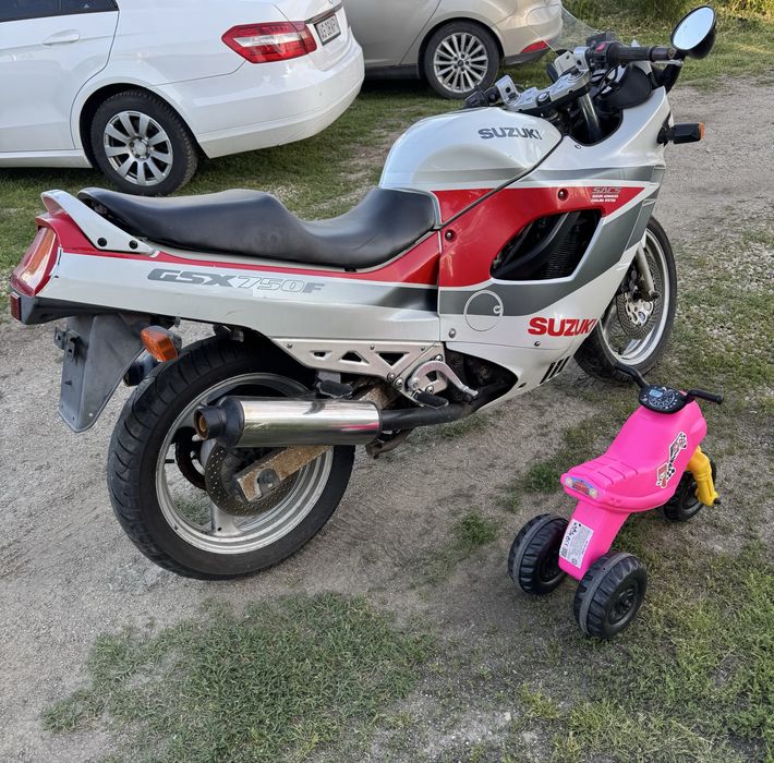 Suzuki GSX 750 F