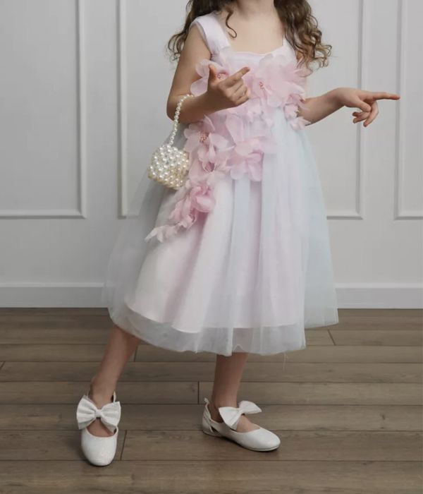 Нарядное платье на девочку