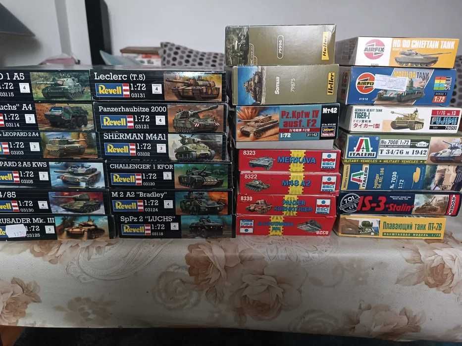 Продавам модели на танкове и самолети в М 1:72