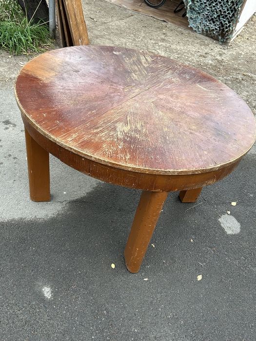 Деревянный круглый стол
