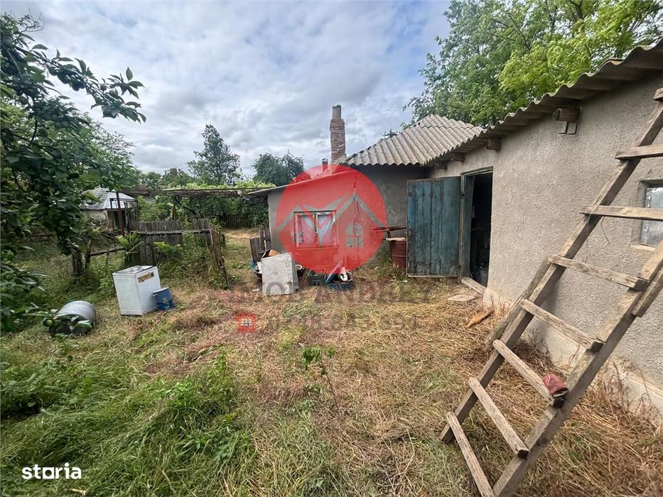 Casa la soseaua principala, teren 1.309 mp in Plopul, Tulcea