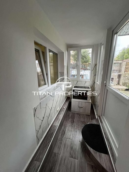 Дава се под наем Етаж от къща в Варна, Цветен квартал - 68 кв.м за 409 € - Снимка #11