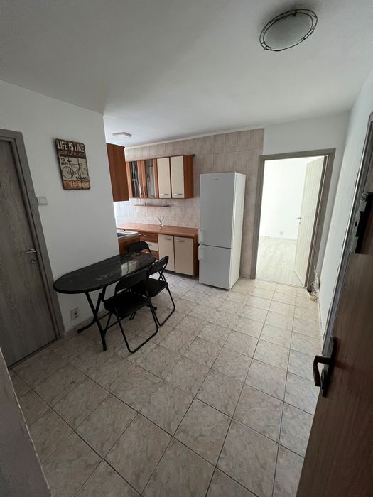 Inchiriez apartament 3 camere