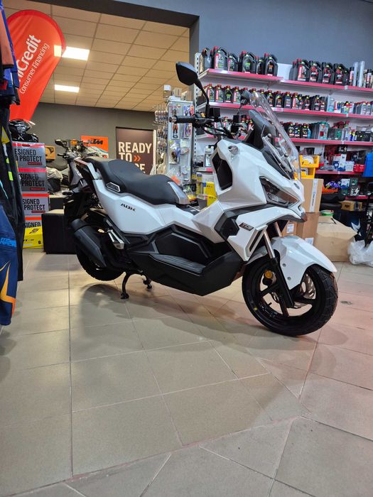 Oferta SYM ADX 125 ABS 2026 nou + Curs atestare B/125 Cadou !!!