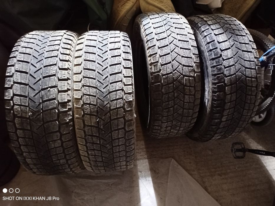 Продам, б/у  резину ( липучка ) 265х65х17