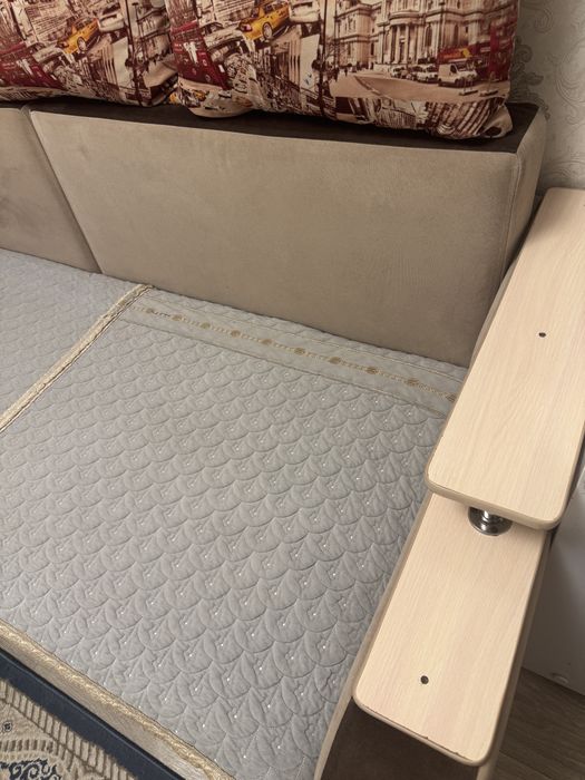 Продам диван для гостиной