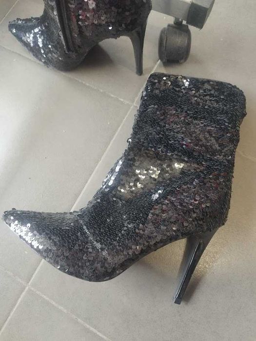 Дамски боти с пайети на висок ток