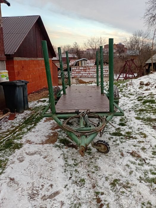 Vánd remorca dupla traktor mic forte tare are si frane  pe el
